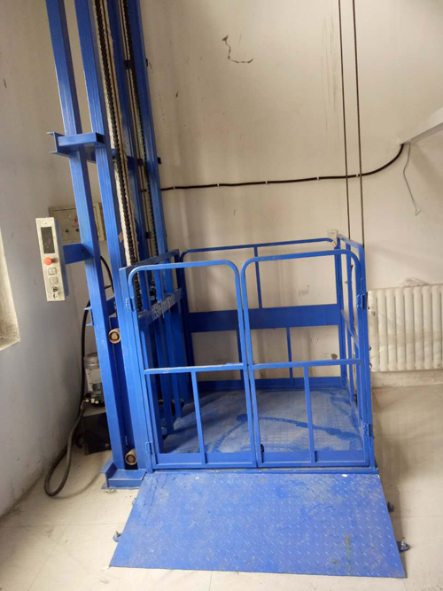 單體導(dǎo)軌液壓升降機